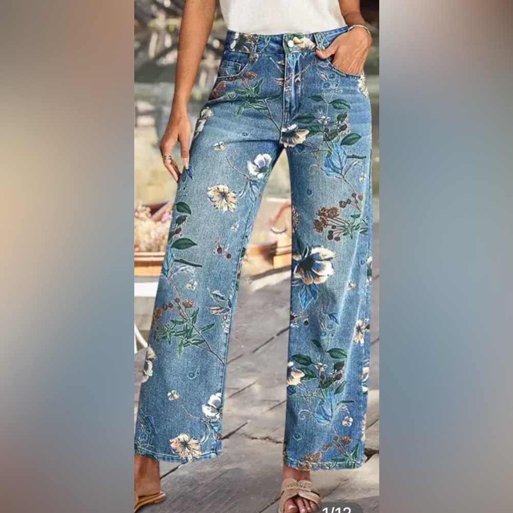 Flamingals Allover Floral Pattern Straight Leg High Rise Crop Size Large NWT